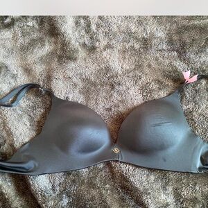 New Victoria’s Secret bra without tags